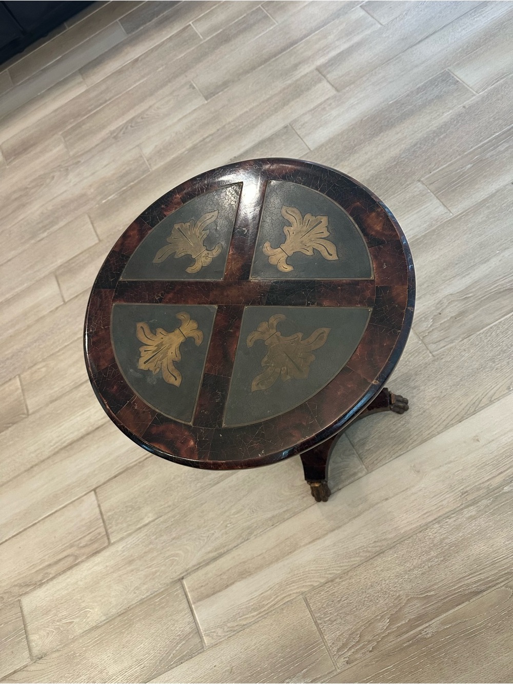VTG Round Pedestal Accent Inlaid
Wood Top Table (18" Diameter/ 25" Tall) - Picture 8 of 8